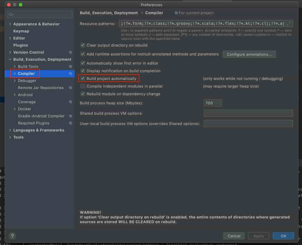 IntelliJ IDEA -> Preference -> Build, Execution, Deployment -> Compiler で「Build project automatically」にチェックを入れます。